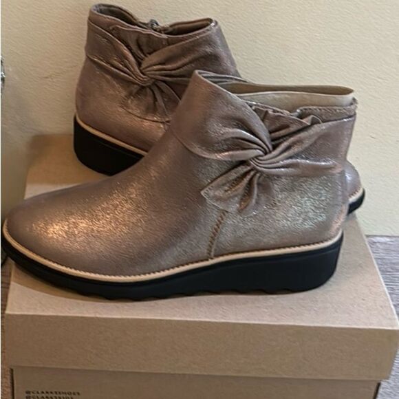 Clarks Sharon Salon Boots- Pewter Metallic- Size 7 M- NIB - Picture 2 of 10